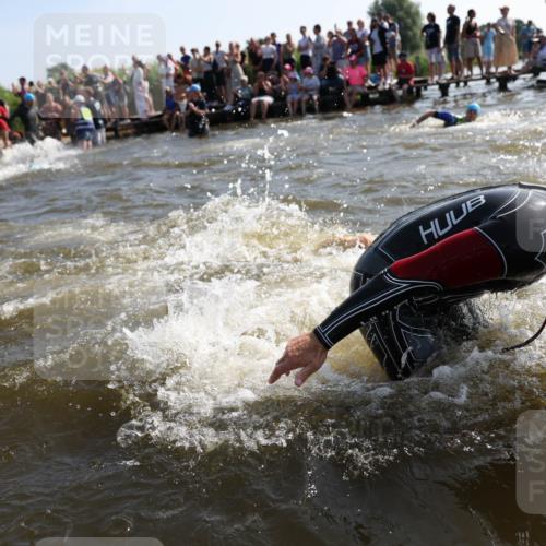 22.06.2025 - Viking Triathlon Michael Strokosch http://msf.ph/oto/8056119 22.06.2025 10:01:50 Schwimmen 3, 17, 33, 80, 91, 125, 158, 170, 271, 304, 310, 355, 496, 555, 618 meine-sportfotos.de