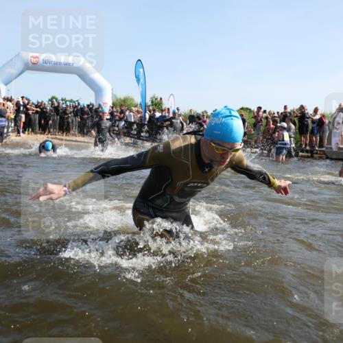 22.06.2025 - Viking Triathlon Michael Strokosch http://msf.ph/oto/8056161 22.06.2025 10:01:59 Schwimmen 3, 17, 80, 91, 127, 137, 278, 299, 304, 365, 415, 435, 449, 551, 618 meine-sportfotos.de