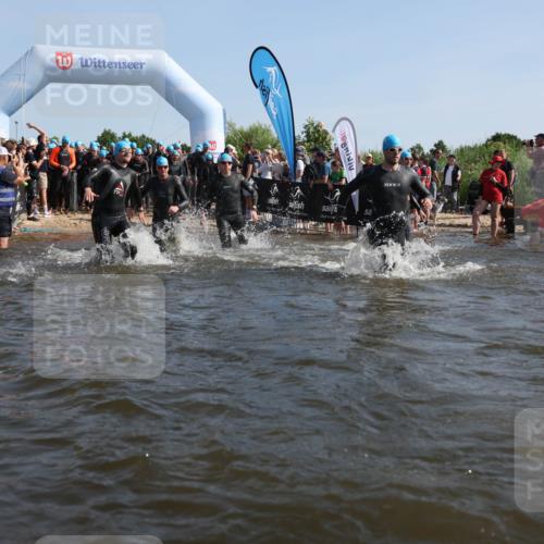 22.06.2025 - Viking Triathlon Michael Strokosch http://msf.ph/oto/8056213 22.06.2025 10:02:21 Schwimmen 21, 75, 78, 103, 139, 180, 207, 255, 265, 283, 309, 331, 382, 464, 469 meine-sportfotos.de