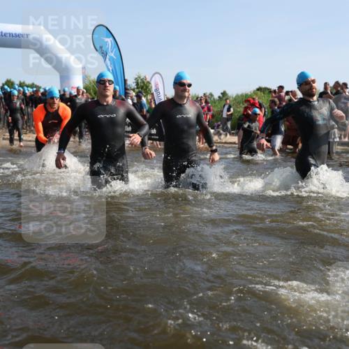 22.06.2025 - Viking Triathlon Michael Strokosch http://msf.ph/oto/8056251 22.06.2025 10:02:27 Schwimmen 75, 78, 103, 180, 188, 189, 255, 265, 283, 331, 464, 469, 520, 532, 549 meine-sportfotos.de