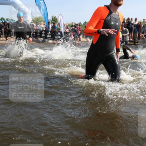 22.06.2025 - Viking Triathlon Michael Strokosch http://msf.ph/oto/8056263 22.06.2025 10:02:31 Schwimmen 78, 103, 114, 180, 188, 189, 193, 265, 283, 297, 513, 520, 532, 546, 549 meine-sportfotos.de