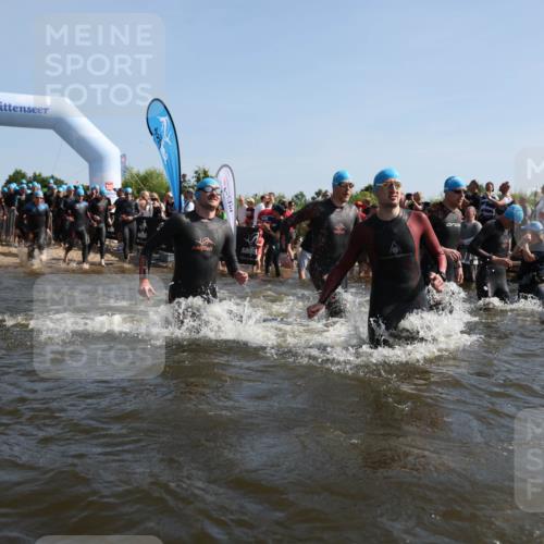 22.06.2025 - Viking Triathlon Michael Strokosch http://msf.ph/oto/8056304 22.06.2025 10:02:42 Schwimmen 98, 114, 161, 193, 264, 297, 323, 366, 427, 429, 430, 486, 513, 546, 552 meine-sportfotos.de