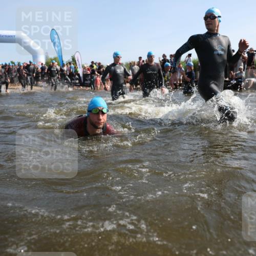22.06.2025 - Viking Triathlon Michael Strokosch http://msf.ph/oto/8056645 22.06.2025 10:04:53 Schwimmen 29, 70, 72, 86, 248, 254, 281, 295, 312, 316, 362, 394, 411, 509, 515, 527 meine-sportfotos.de