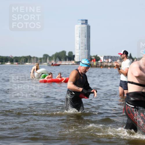 22.06.2025 - Viking Triathlon Michael Strokosch http://msf.ph/oto/8056783 22.06.2025 10:32:29 Schwimmen 53, 80, 147, 170, 173, 461, 492 meine-sportfotos.de