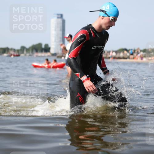 22.06.2025 - Viking Triathlon Michael Strokosch http://msf.ph/oto/8056880 22.06.2025 10:33:18 Schwimmen 28, 300, 387, 524, 608 meine-sportfotos.de
