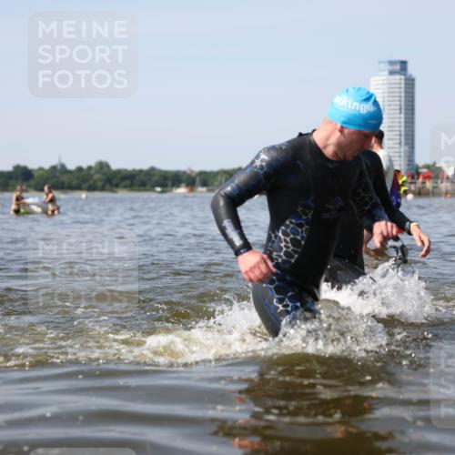 22.06.2025 - Viking Triathlon Michael Strokosch http://msf.ph/oto/8056942 22.06.2025 10:33:32 Schwimmen 38, 255, 300, 304, 348, 382, 457, 522, 524 meine-sportfotos.de