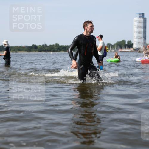 22.06.2025 - Viking Triathlon Michael Strokosch http://msf.ph/oto/8057104 22.06.2025 10:34:19 Schwimmen 46, 294, 297, 306, 430, 486, 520, 527, 618 meine-sportfotos.de