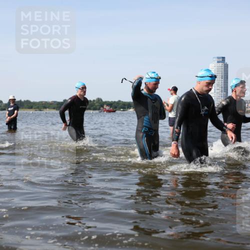 22.06.2025 - Viking Triathlon Michael Strokosch http://msf.ph/oto/8057384 22.06.2025 10:35:17 Schwimmen 139, 157, 204, 296, 320, 365, 395, 482, 508, 632, 660 meine-sportfotos.de