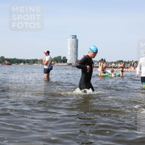 22.06.2025 - Viking Triathlon Michael Strokosch http://msf.ph/oto/8057397 22.06.2025 10:35:20 Schwimmen 107, 139, 204, 296, 320, 365, 395, 482, 508, 632 meine-sportfotos.de