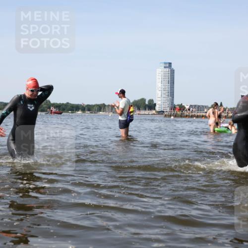 22.06.2025 - Viking Triathlon Michael Strokosch http://msf.ph/oto/8057400 22.06.2025 10:35:20 Schwimmen 107, 139, 204, 296, 320, 365, 395, 482, 508, 632 meine-sportfotos.de