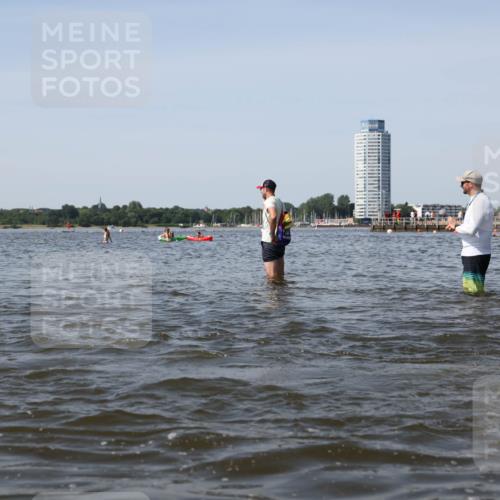 22.06.2025 - Viking Triathlon Michael Strokosch http://msf.ph/oto/8057854 22.06.2025 10:39:35 Schwimmen 25, 29, 86, 93, 117, 138, 150, 244, 298, 324, 337, 474, 529 meine-sportfotos.de