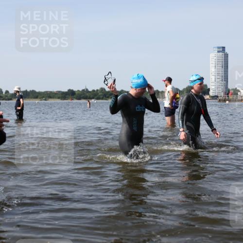 22.06.2025 - Viking Triathlon Michael Strokosch http://msf.ph/oto/8057872 22.06.2025 10:39:39 Schwimmen 25, 29, 86, 93, 117, 138, 150, 244, 337, 423, 529 meine-sportfotos.de