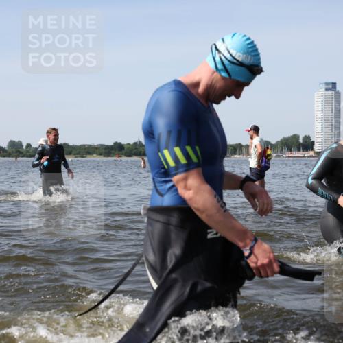 22.06.2025 - Viking Triathlon Michael Strokosch http://msf.ph/oto/8057881 22.06.2025 10:39:40 Schwimmen 25, 29, 86, 93, 117, 138, 150, 244, 337, 423, 518, 529 meine-sportfotos.de
