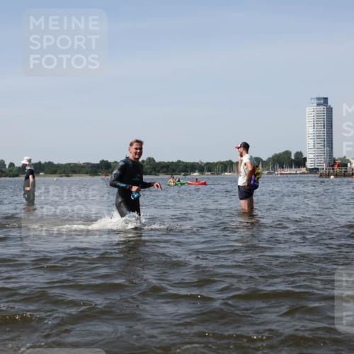 22.06.2025 - Viking Triathlon Michael Strokosch http://msf.ph/oto/8057886 22.06.2025 10:39:41 Schwimmen 25, 29, 86, 93, 138, 150, 244, 337, 423, 518, 529 meine-sportfotos.de