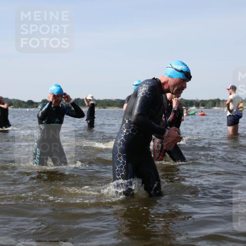 22.06.2025 - Viking Triathlon Michael Strokosch http://msf.ph/oto/8058074 22.06.2025 10:40:29 Schwimmen 44, 228, 239, 254, 275, 291, 325, 375, 379, 385, 487, 511, 514, 517, 556, 644, 657 meine-sportfotos.de