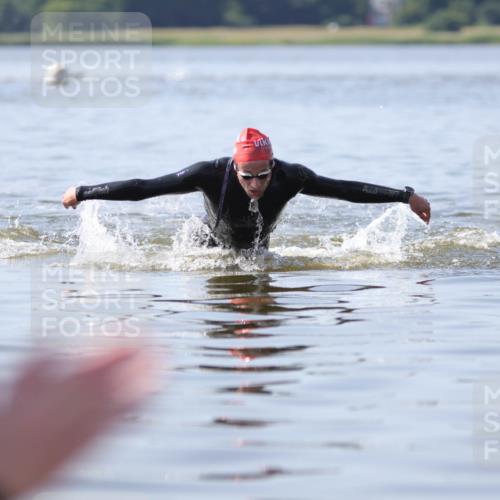 22.06.2025 - Viking Triathlon H.Heesch http://msf.ph/oto/8058241 22.06.2025 10:24:05 Schwimmen 609 meine-sportfotos.de