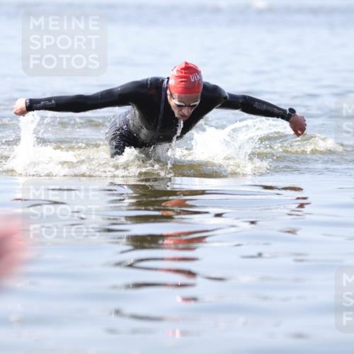 22.06.2025 - Viking Triathlon H.Heesch http://msf.ph/oto/8058246 22.06.2025 10:24:07 Schwimmen 609 meine-sportfotos.de