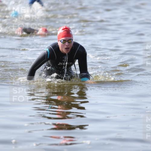 22.06.2025 - Viking Triathlon H.Heesch http://msf.ph/oto/8058356 22.06.2025 10:26:43 Schwimmen 288, 610, 661 meine-sportfotos.de