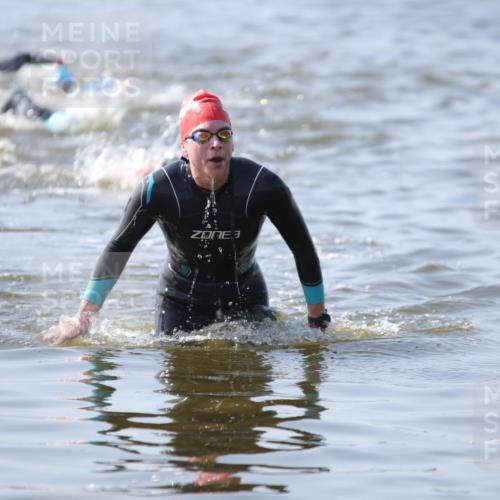 22.06.2025 - Viking Triathlon H.Heesch http://msf.ph/oto/8058358 22.06.2025 10:26:44 Schwimmen 288, 610, 661 meine-sportfotos.de