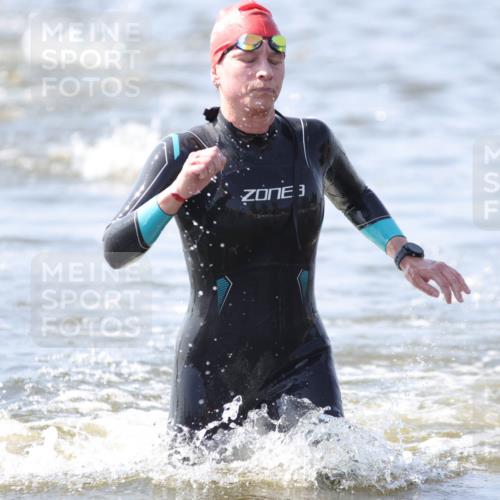 22.06.2025 - Viking Triathlon H.Heesch http://msf.ph/oto/8058385 22.06.2025 10:26:48 Schwimmen 145, 288, 610, 623, 661 meine-sportfotos.de