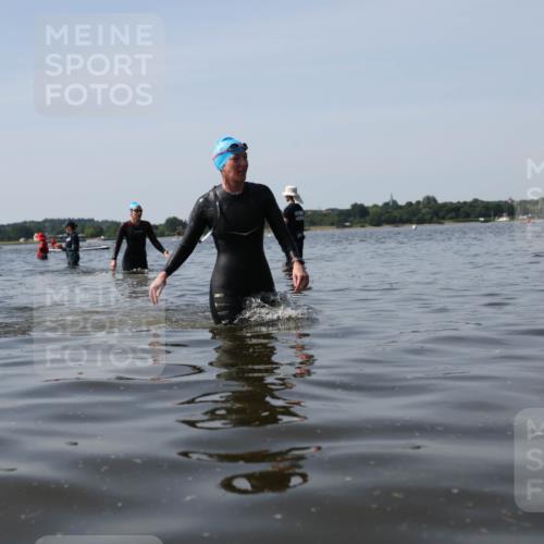 22.06.2025 - Viking Triathlon Michael Strokosch http://msf.ph/oto/8058463 22.06.2025 10:49:04 Schwimmen 353 meine-sportfotos.de