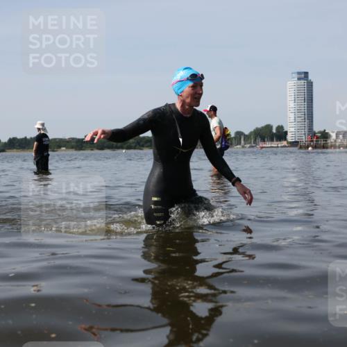 22.06.2025 - Viking Triathlon Michael Strokosch http://msf.ph/oto/8058482 22.06.2025 10:49:06 Schwimmen 317, 353 meine-sportfotos.de