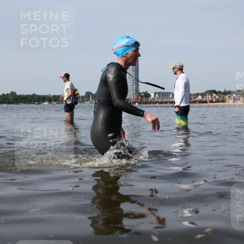22.06.2025 - Viking Triathlon Michael Strokosch http://msf.ph/oto/8058490 22.06.2025 10:49:07 Schwimmen 317, 353 meine-sportfotos.de