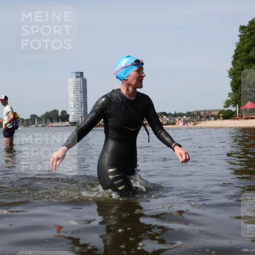 22.06.2025 - Viking Triathlon Michael Strokosch http://msf.ph/oto/8058499 22.06.2025 10:49:07 Schwimmen 317, 353 meine-sportfotos.de