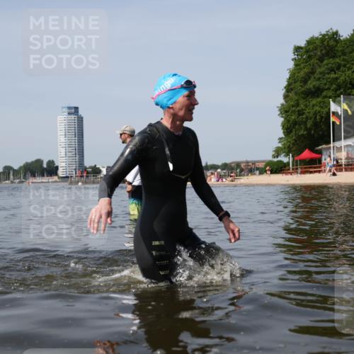 22.06.2025 - Viking Triathlon Michael Strokosch http://msf.ph/oto/8058504 22.06.2025 10:49:07 Schwimmen 317, 353 meine-sportfotos.de