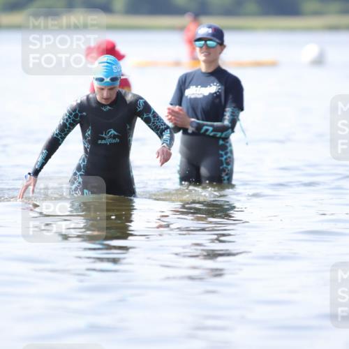 22.06.2025 - Viking Triathlon H.Heesch http://msf.ph/oto/8058507 22.06.2025 10:56:06 Schwimmen 499 meine-sportfotos.de