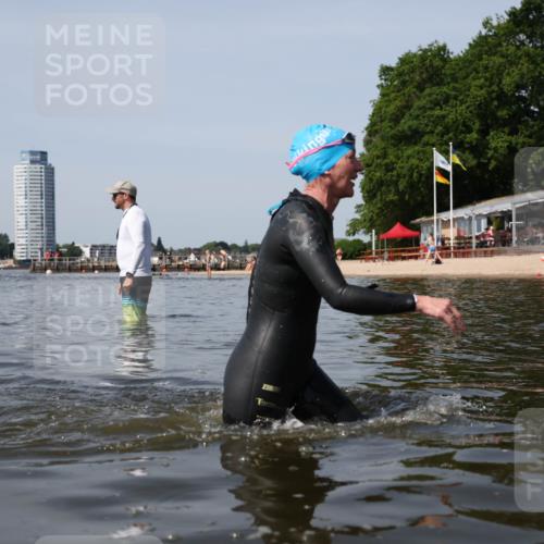 22.06.2025 - Viking Triathlon Michael Strokosch http://msf.ph/oto/8058509 22.06.2025 10:49:08 Schwimmen 155, 317, 353 meine-sportfotos.de