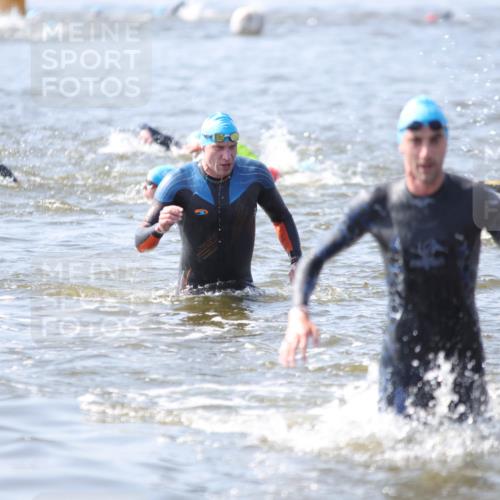 22.06.2025 - Viking Triathlon H.Heesch http://msf.ph/oto/8058515 22.06.2025 10:27:29 Schwimmen 1, 176, 272, 286, 611 meine-sportfotos.de