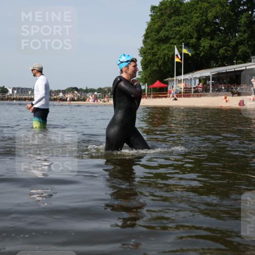 22.06.2025 - Viking Triathlon Michael Strokosch http://msf.ph/oto/8058516 22.06.2025 10:49:15 Schwimmen 64, 155, 256, 317, 353 meine-sportfotos.de