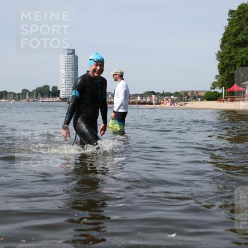 22.06.2025 - Viking Triathlon Michael Strokosch http://msf.ph/oto/8058570 22.06.2025 10:49:23 Schwimmen 64, 155, 256, 317, 321 meine-sportfotos.de