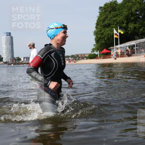 22.06.2025 - Viking Triathlon Michael Strokosch http://msf.ph/oto/8058611 22.06.2025 10:49:26 Schwimmen 64, 155, 256, 263, 317, 321 meine-sportfotos.de