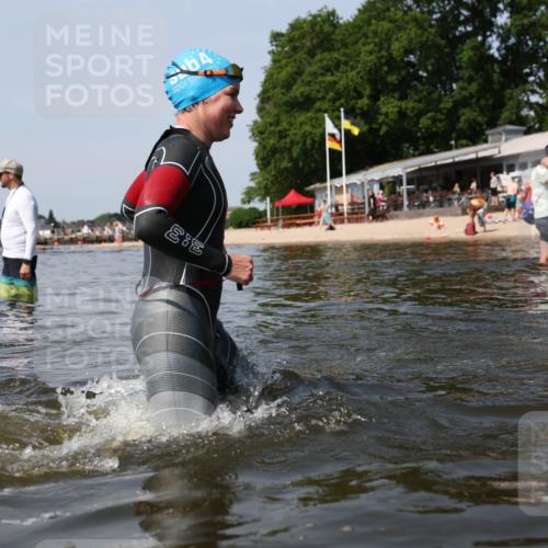 22.06.2025 - Viking Triathlon Michael Strokosch http://msf.ph/oto/8058615 22.06.2025 10:49:27 Schwimmen 64, 155, 256, 263, 321 meine-sportfotos.de