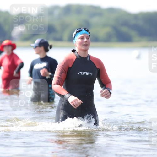 22.06.2025 - Viking Triathlon H.Heesch http://msf.ph/oto/8058724 22.06.2025 10:59:29 Schwimmen 459, 476 meine-sportfotos.de