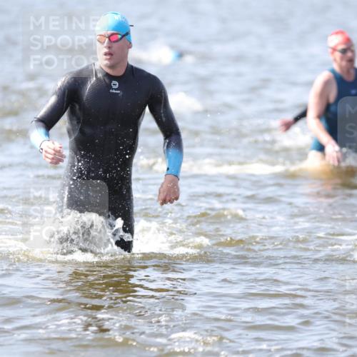 22.06.2025 - Viking Triathlon H.Heesch http://msf.ph/oto/8058764 22.06.2025 10:28:48 Schwimmen 12, 15, 152, 258, 301, 368, 384, 414, 443, 604, 628 meine-sportfotos.de