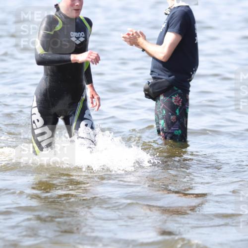 22.06.2025 - Viking Triathlon H.Heesch http://msf.ph/oto/8058773 22.06.2025 10:28:50 Schwimmen 12, 15, 152, 200, 258, 301, 310, 368, 384, 414, 443, 604, 628 meine-sportfotos.de