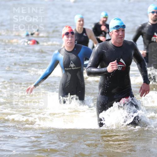 22.06.2025 - Viking Triathlon H.Heesch http://msf.ph/oto/8058838 22.06.2025 10:29:02 Schwimmen 7, 12, 152, 200, 310, 384, 414, 443, 458, 604, 628, 652 meine-sportfotos.de