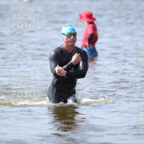 22.06.2025 - Viking Triathlon H.Heesch http://msf.ph/oto/8058921 22.06.2025 10:29:30 Schwimmen 6, 30, 33, 243, 612 meine-sportfotos.de