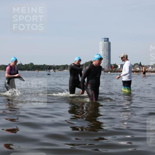 22.06.2025 - Viking Triathlon Michael Strokosch http://msf.ph/oto/8058935 22.06.2025 10:50:31 Schwimmen 24, 48, 202, 402, 418, 463, 533 meine-sportfotos.de
