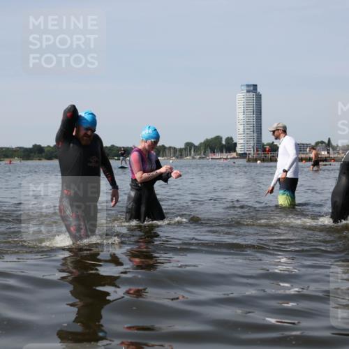 22.06.2025 - Viking Triathlon Michael Strokosch http://msf.ph/oto/8058955 22.06.2025 10:50:32 Schwimmen 24, 48, 202, 402, 418, 463, 533 meine-sportfotos.de