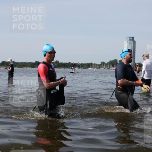 22.06.2025 - Viking Triathlon Michael Strokosch http://msf.ph/oto/8059021 22.06.2025 10:50:37 Schwimmen 24, 48, 202, 402, 418, 533 meine-sportfotos.de