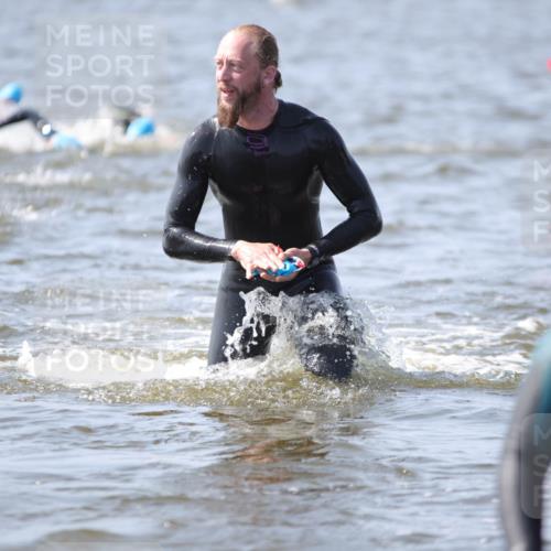 22.06.2025 - Viking Triathlon H.Heesch http://msf.ph/oto/8059206 22.06.2025 10:31:20 Schwimmen 3, 8, 216, 236, 311, 330, 469, 613, 648 meine-sportfotos.de