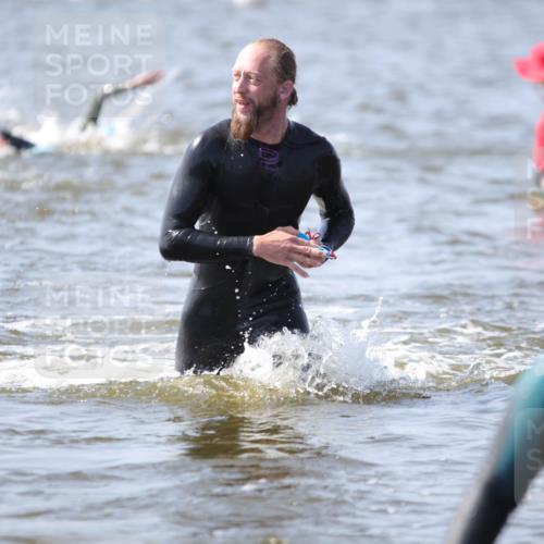 22.06.2025 - Viking Triathlon H.Heesch http://msf.ph/oto/8059209 22.06.2025 10:31:21 Schwimmen 3, 8, 216, 236, 311, 469, 613, 648 meine-sportfotos.de