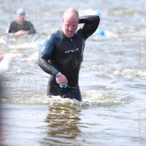 22.06.2025 - Viking Triathlon H.Heesch http://msf.ph/oto/8059222 22.06.2025 10:31:23 Schwimmen 3, 8, 236, 311, 340, 469, 613, 648 meine-sportfotos.de