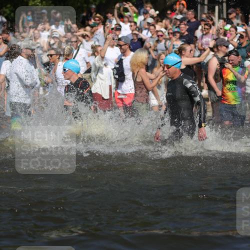 22.06.2025 - Viking Triathlon H.Heesch http://msf.ph/oto/8059245 22.06.2025 10:00:46 Schwimmen 8, 9, 132, 145, 184, 200, 258, 289, 301, 306, 352, 368, 414, 491, 526, 612, 613, 616, 630, 652 meine-sportfotos.de