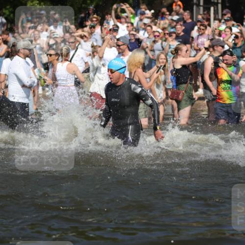22.06.2025 - Viking Triathlon H.Heesch http://msf.ph/oto/8059250 22.06.2025 10:00:46 Schwimmen 8, 9, 132, 145, 184, 200, 258, 289, 301, 306, 352, 368, 414, 491, 526, 612, 613, 616, 630, 652 meine-sportfotos.de