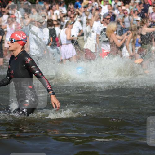 22.06.2025 - Viking Triathlon H.Heesch http://msf.ph/oto/8059303 22.06.2025 10:00:50 Schwimmen 9, 90, 132, 145, 184, 243, 258, 289, 300, 301, 306, 352, 368, 384, 491, 612, 613, 630, 652, 658 meine-sportfotos.de